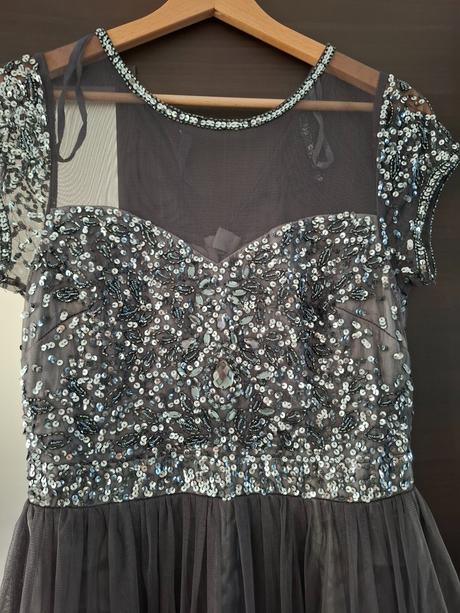 Spolocenske saty, 38