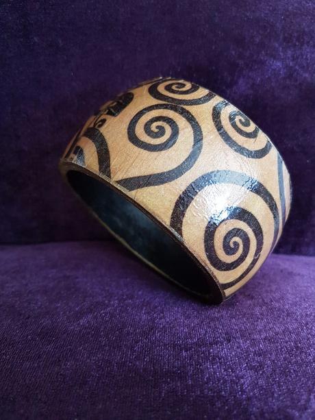 Drevený náramok s motívom klimta, 