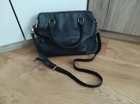 Priestranná čierna kabelka, 