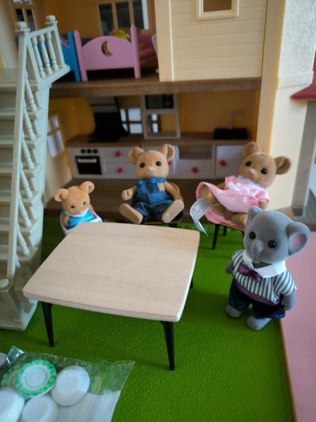 Sylvanian family domček s príslušenstvom,