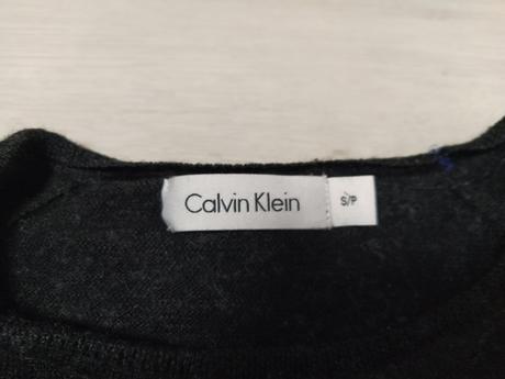 Tmavo sivý svetrík., calvin klein,s