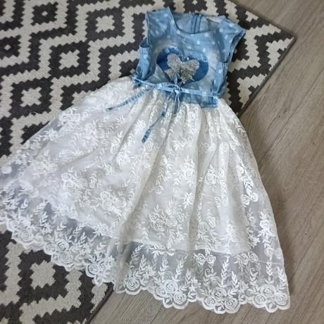 Nádherné šaty s krajkou, 152