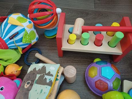 Hračky do 1.5 roka - plná krabica, 