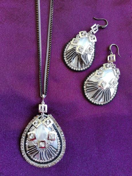 Krásny set z pravej perlete,