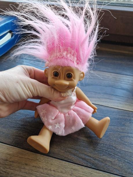 Krásna trollkova bábika., 