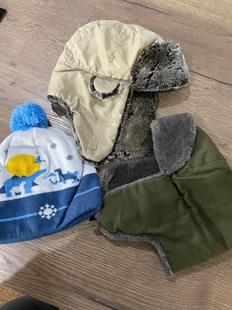 Teple chlapčenské čiapky, 110