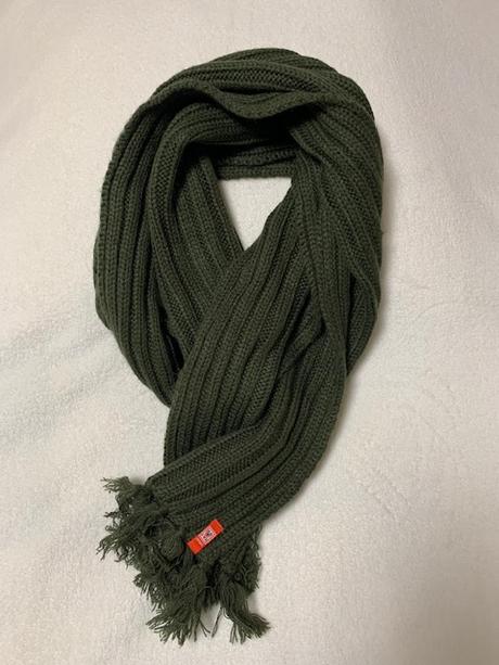 Khaki šál so strapcami,