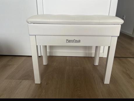 Klavírna stolička (lavica) pianon,
