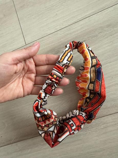 Oranžova čelenka, bijou brigitte