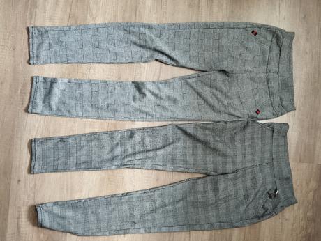 Legínove nohavice, 164