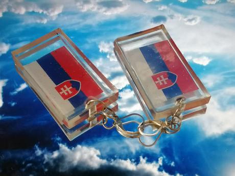 Náušnice a iné vyrobky zo živice, 