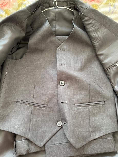 Chlapčenský oblek, 128