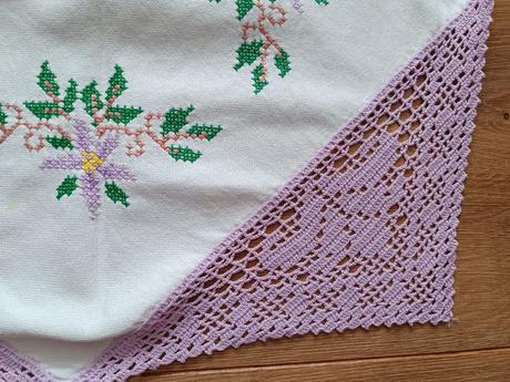 Hackovany aj vysivany obrus, 