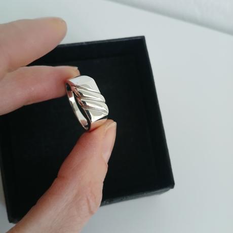 Strieborný prsteň priemer 1.9 cm,