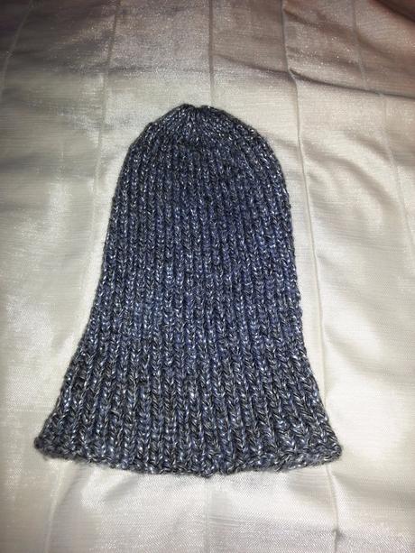 Pletena strakata seda ciapka - handmade, 158