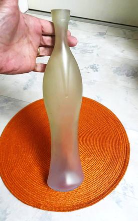 Štíhla sklenená váza, 