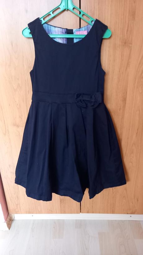 Čierne dievčenské šaty, review,146