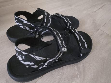 Dámske trekové sandále, 38