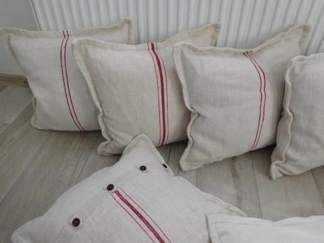 Vankúše menšie , vačšie, podlhovasté,, 