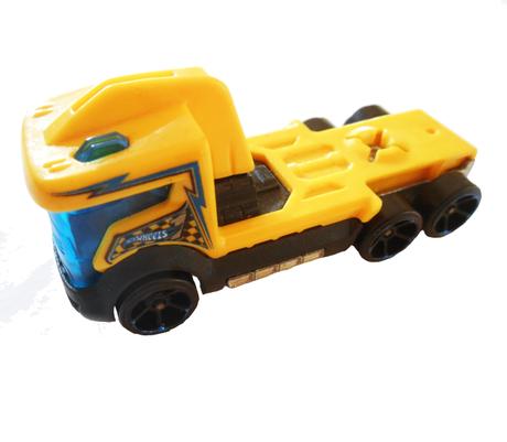 Autíčka hotwheels-cena spolu,