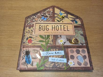 Lift the flap - bug hotel leporelo vystavny kus, 