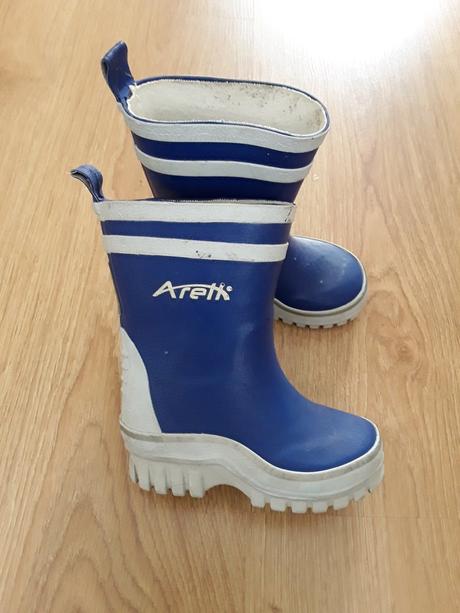 Modré gumáčiky, 23