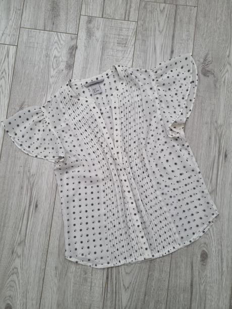 Blúzka s bodkovaným vzorom a volánikmi, h&m,xs