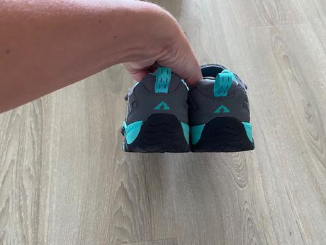 Turistické topánky, 32