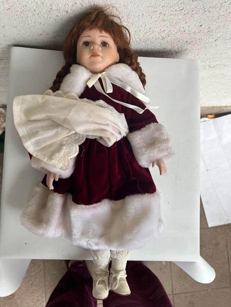 Vianocna 50 cm velka zimna babika porcelanka z,