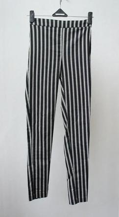 Štýlové čiernobiele pásikavé nohavice s vysokým pá, h&m,34