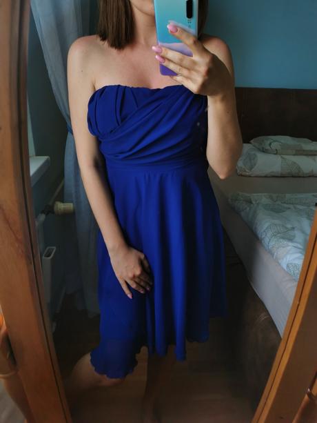 Modré šaty, 36