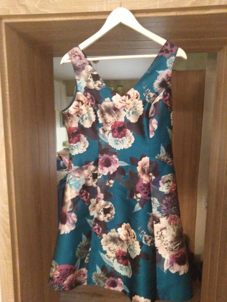 Krátke elegantné  šaty, 40