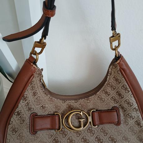 Kabelka cez plece guess, guess