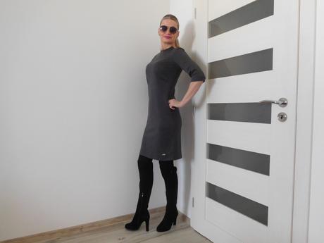 Šaty šedé úpletové s,, s