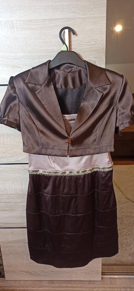 Šaty s bolerkom, 40