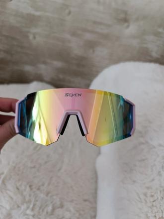 Športové slnečné okuliare pastelové farby, 