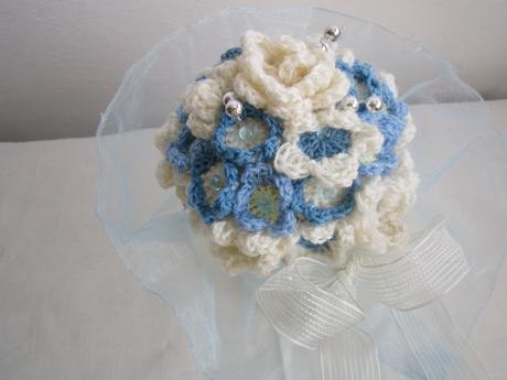 1600. kytice háčkované,