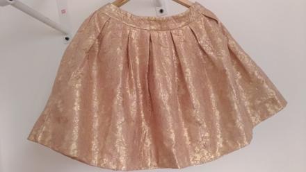 Brokátová sukňa, 40