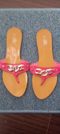 Šľapky medzi prsty, 40