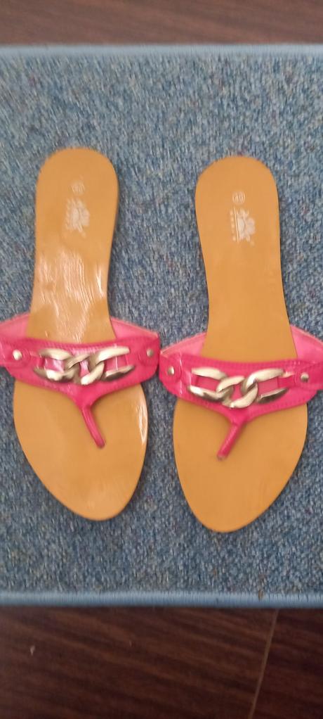 Šľapky medzi prsty, 40