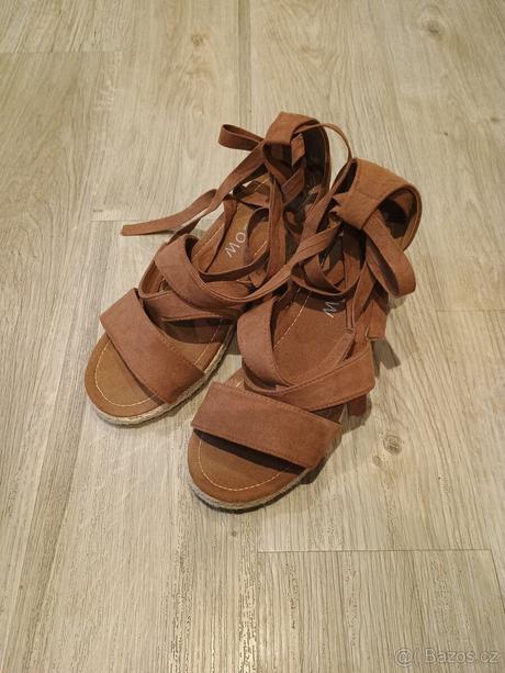 Hnedé espasrdilky, 42