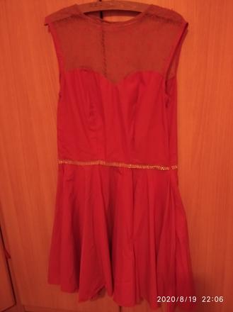 Spoločenské saty so zlatým pasom, l