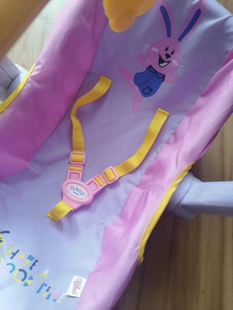 Nosic a autosedacka baby born, 