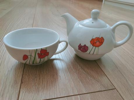 Keramická čajová konvička a hrnček, 