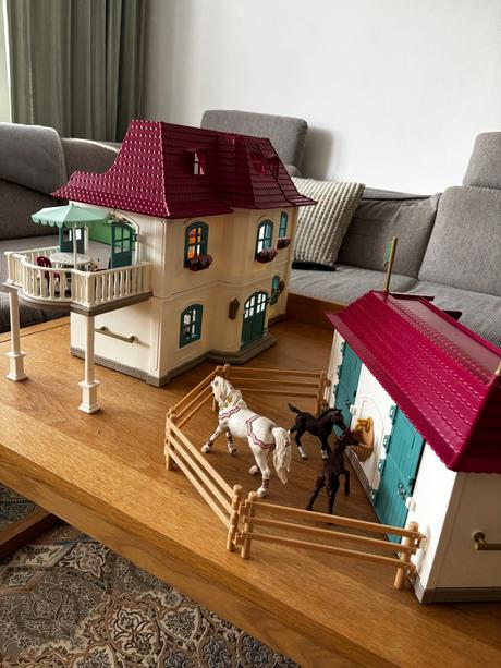 Domček schleich,