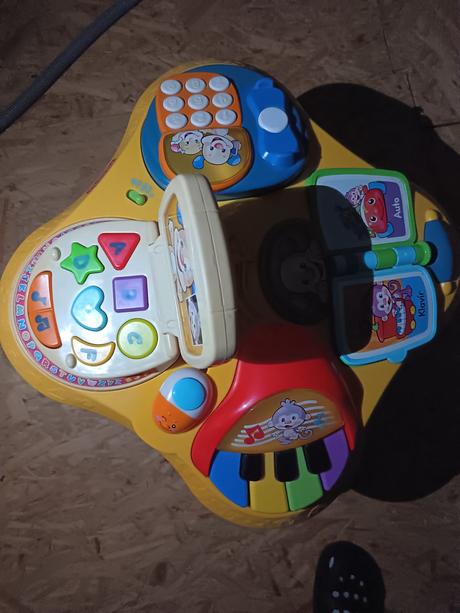 Fisher price interaktívny stolík, 