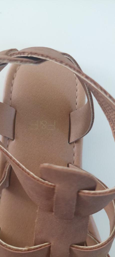 Sandalky, f&f,32