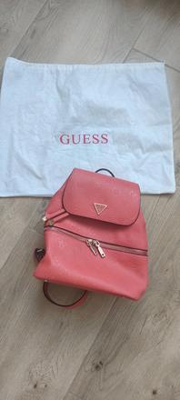 Guess batoh, guess