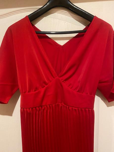 Spoločenské saty nenosene, l