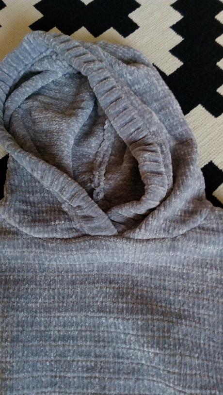 Hebulinký hrubší svetrík, 146